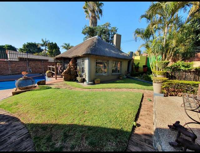 3 BEDROOM HOUSE FOR SALE IN SINOVILLE